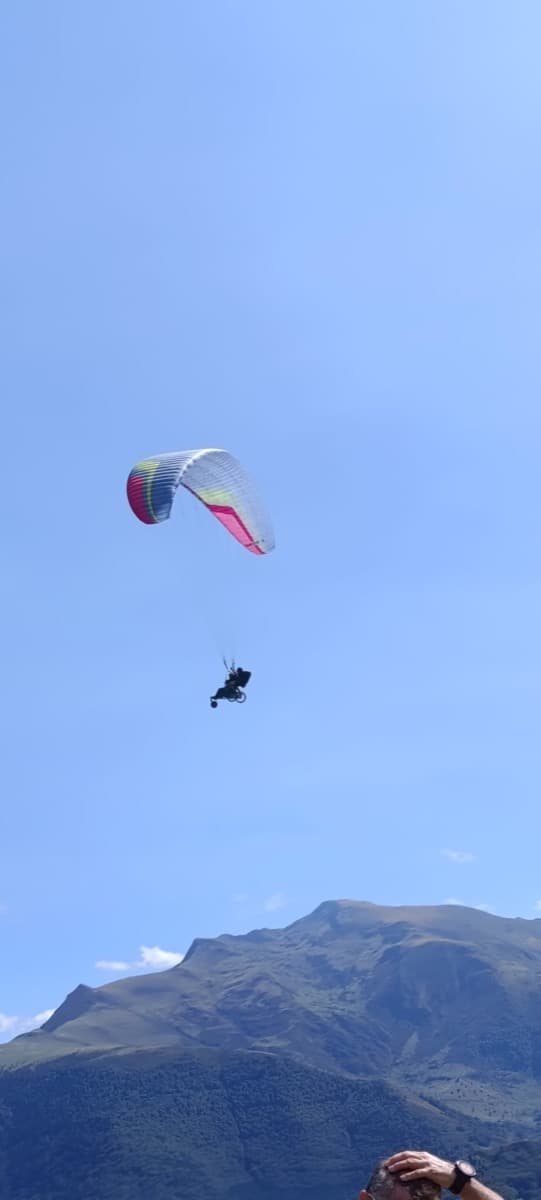 Vol parapente — vue aérienne Pyrénées